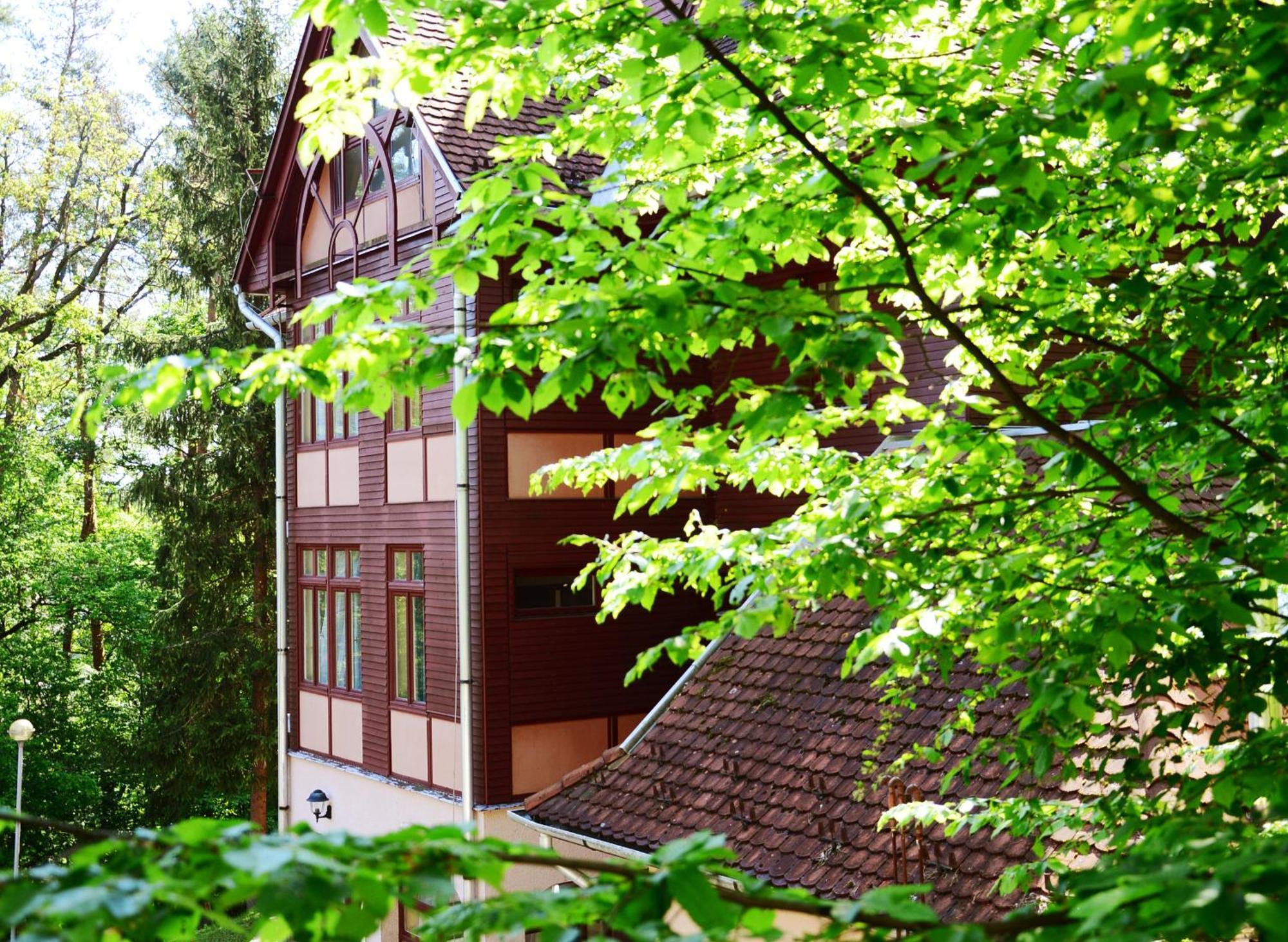 Ezuestfenyo Hotel Telkibanya Exterior photo